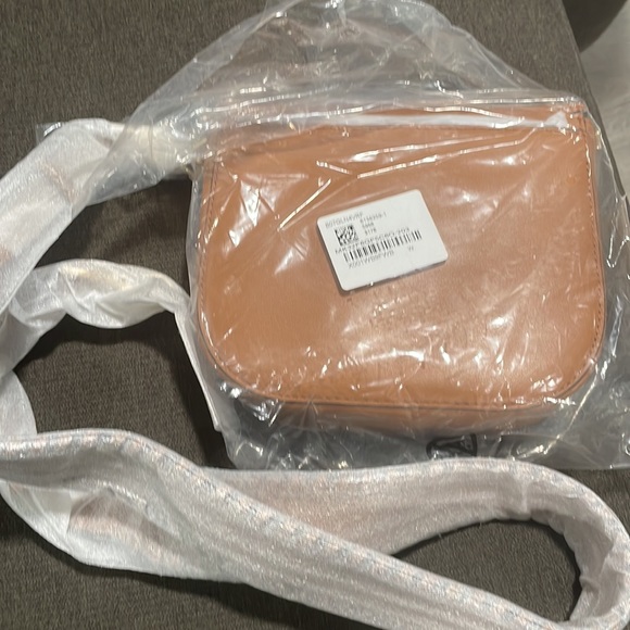 Michael Kors shoulder bag . Beige and tan color . Never used - Picture 3 of 4